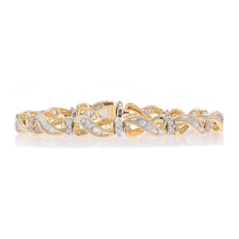Contenuto metallico: Oro giallo 14k e oro bianco 14k

Informazioni su A. Stone

Diamanti naturali
Carati: 2.00ctw
Taglio: Brillante rotondo e Baguette
Colore: I - J
Chiarezza: SI2 - I2

Carati totali: 2,00ctw

Stile del bracciale: Anello
Tipo di