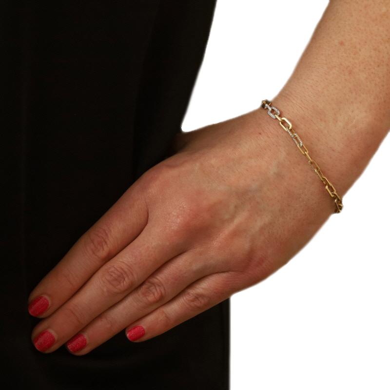 Contenuto metallico: Oro giallo 14k e oro bianco 14k

Informazioni su A. Stone

Diamanti naturali
Carati: .62ctw
Taglio: Singolo
Colore: G - H
Chiarezza: VS1 - VS2

Carati totali: .62ctw

Stile della catena: Graffetta
Stile del braccialetto:
