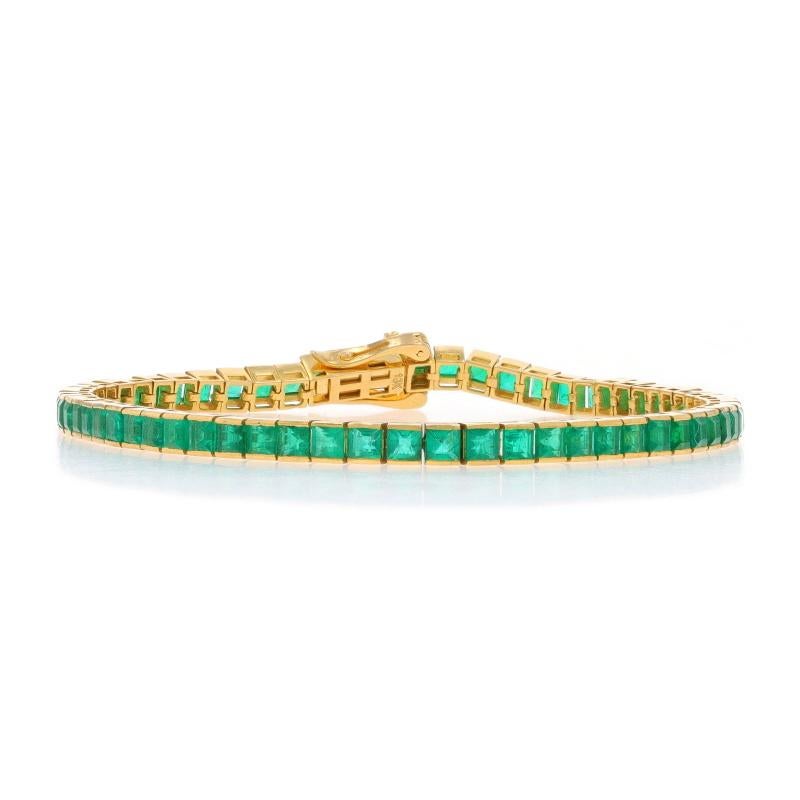 Contenu du métal : Or jaune 18k

Informations sur les pierres

Émeraudes naturelles
Traitement : Huilage
Carat(s) : 14.16ctw
Coupe : Carré

Total des carats : 14.16ctw

Style de bracelet : Tennis
Type de fermeture : Fermeture à languette avec