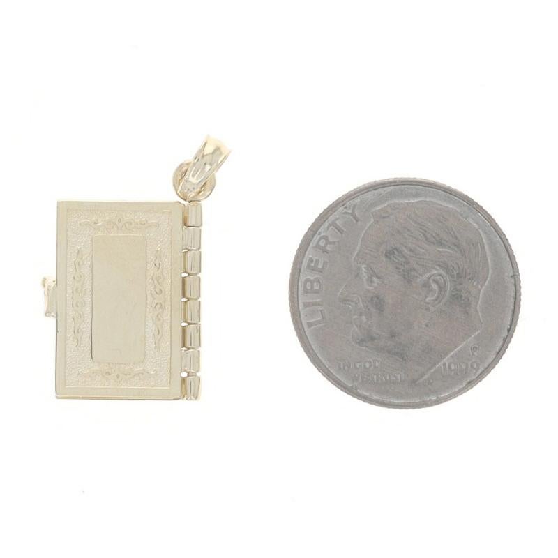 Charm in oro giallo con preghiera del Signore - Bibbia in oro giallo 14k in vendita 3