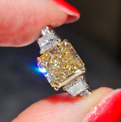 Bague à trois pierres GIA, diamants jaunes naturels taille coussin, en platine et or 18 carats