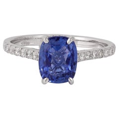 „Horizon“-Ring mit blauem Saphir als Solitär, verziert mit einem Diamanten, aus 18-karätigem Weißgold