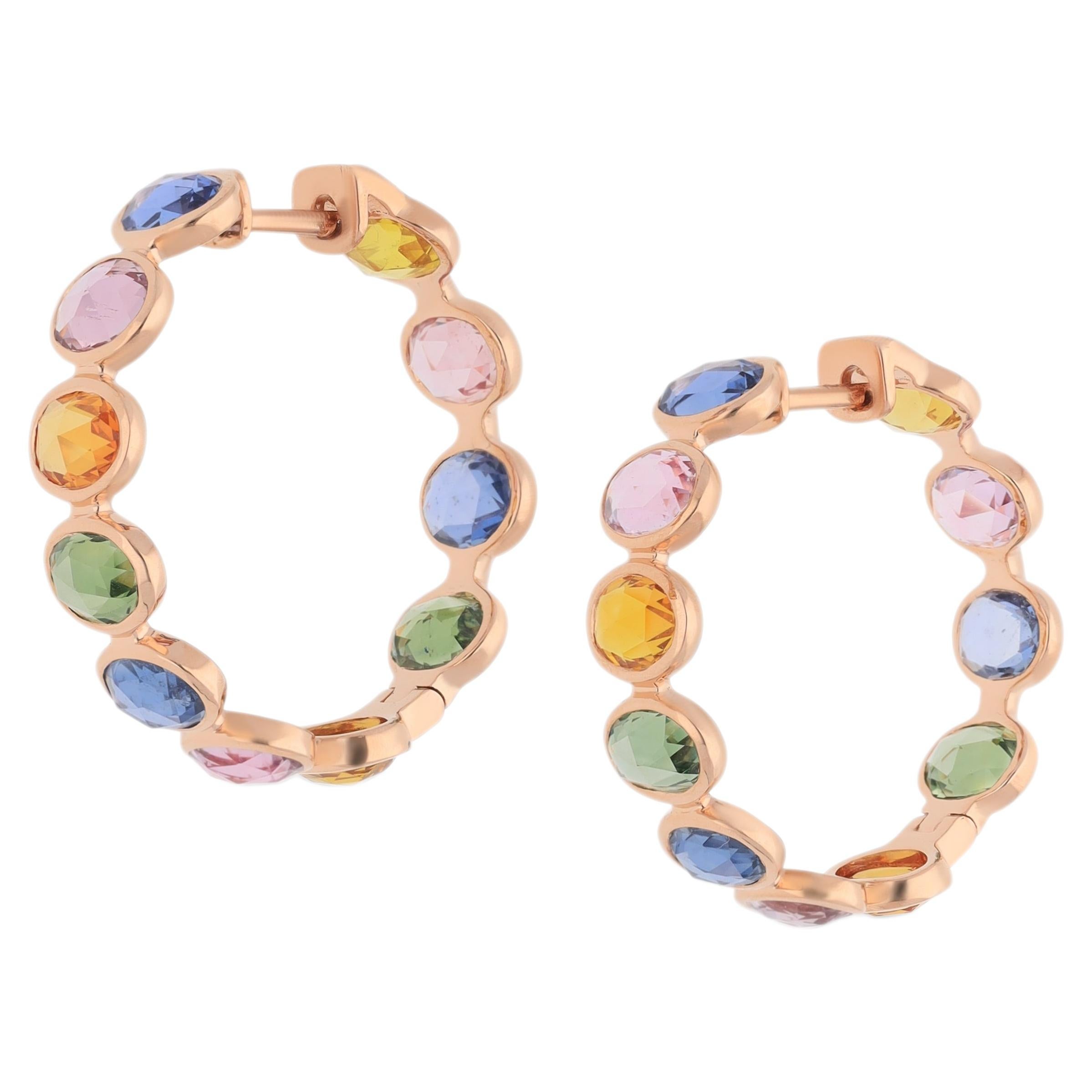 Pendientes de aro «Inside-Out» con zafiros multicolores tipo arcoíris de 7,74 cts en oro rosa de 18 quilates en venta
