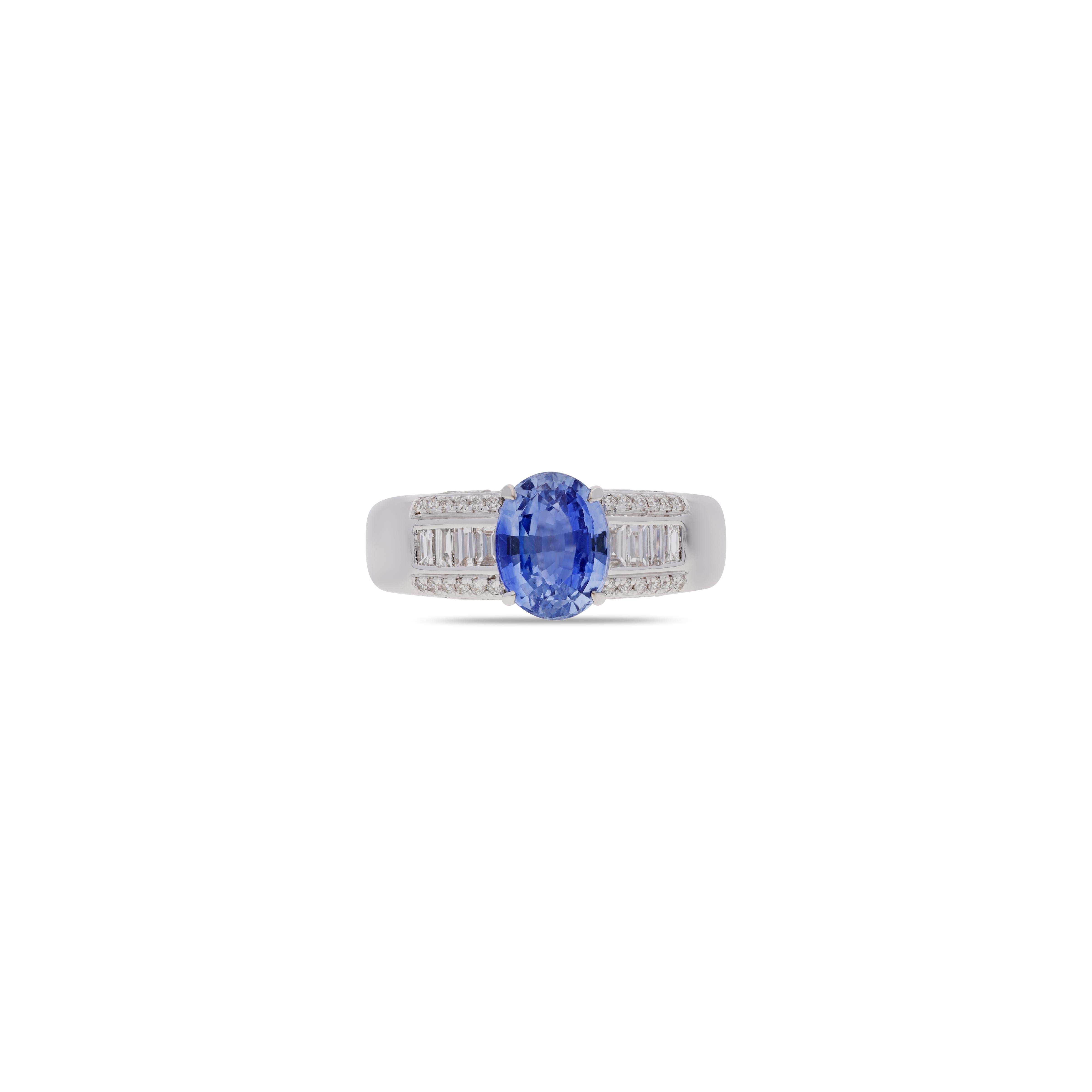 Blauer Saphir = 2,56 Karat
Diamant = 0,62 Karat
Metall: 18K Weißgold
Ringgröße: 7* US
*Die Größe kann geändert werden 
