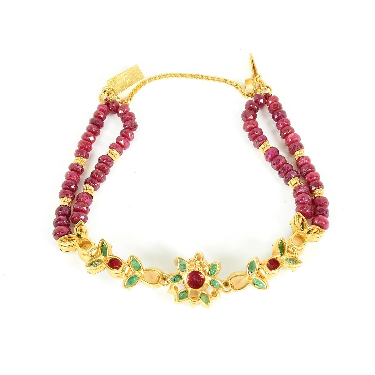Anglo-Indian Indian Ruby, Emerald and Pearl Necklet, Earrings and Bracelet For Sale
