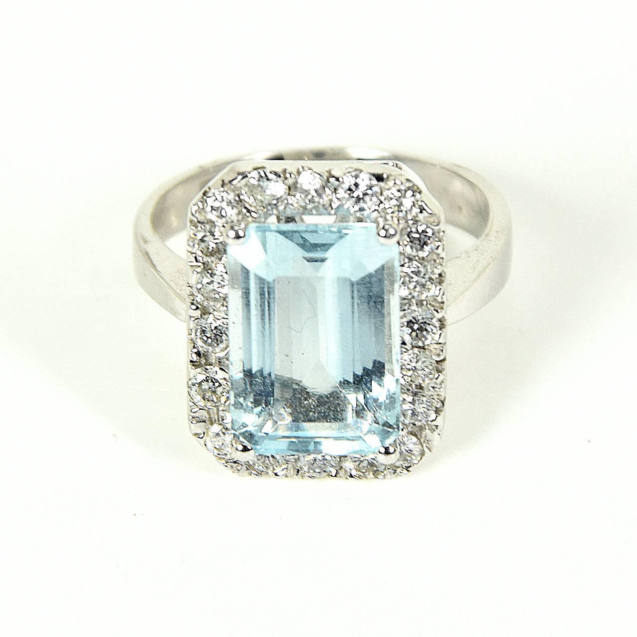 Aquamarine set Ring in 4 claws, surrounded by 19 approximately 2.0-2.1 mm diameter round brilliant cut diamonds
total diamond weight : 60ct
Aquamarine : 4.3ct
ring size: American - 7, French/Japanese - 14, English/Australian - N 1/2, Metric - 54.1044