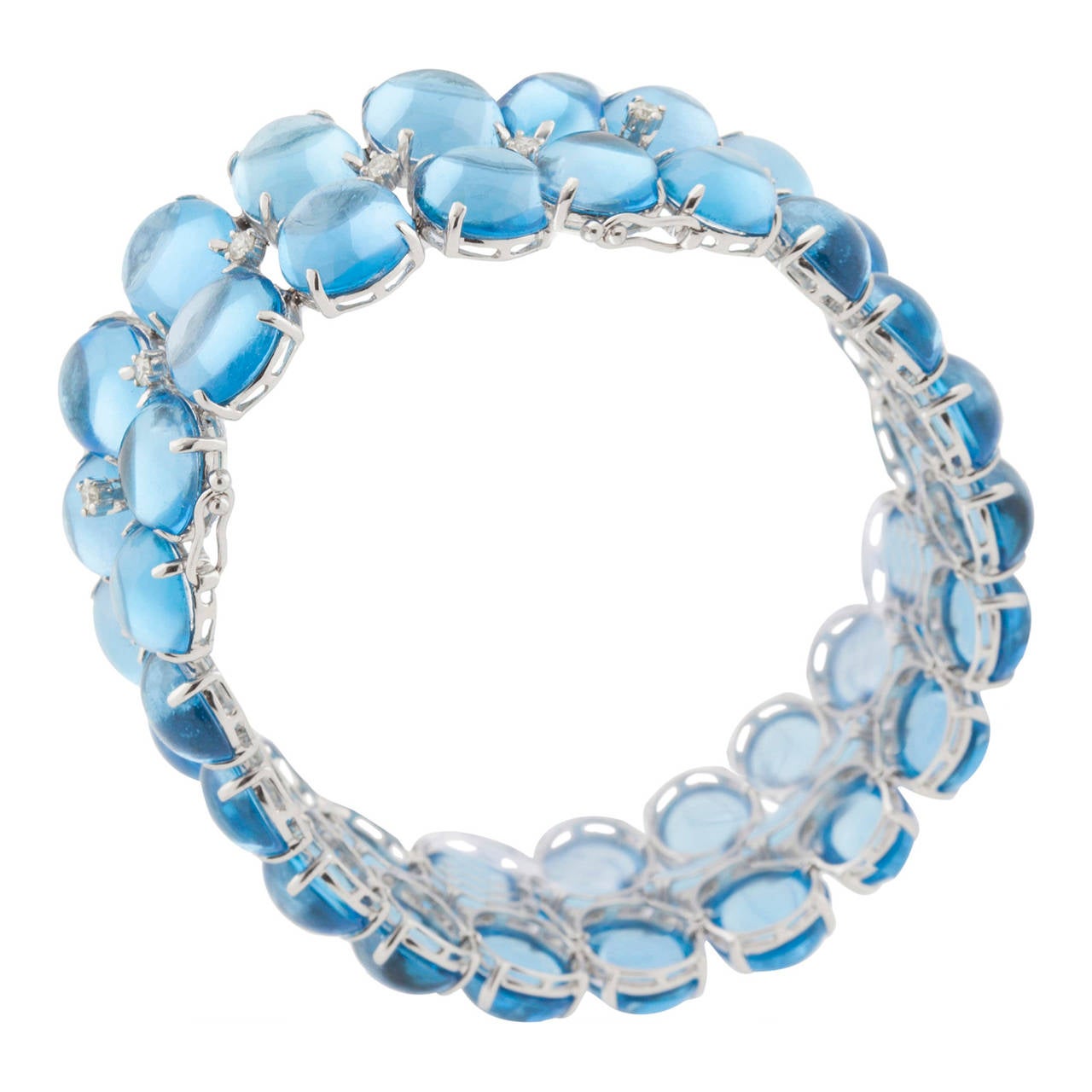 Blue Topaz and Diamond Bracelet Set in White Gold In Good Condition For Sale In Malvern, Victoria