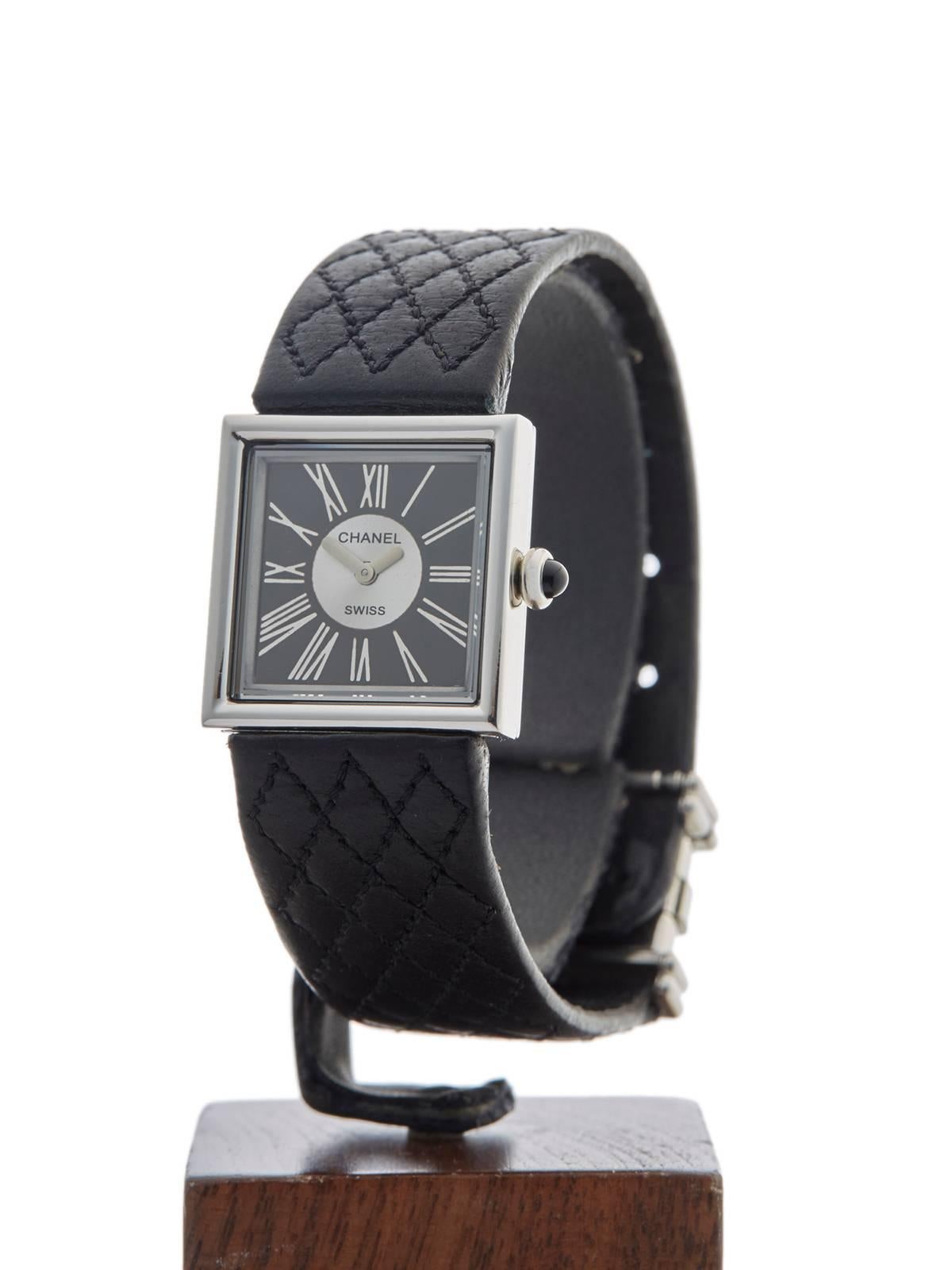 Ref: W3546
Serial Number: E.S******
Condition: 9 - Excellent condition
Age : 2000
Case Diameter: 22 mm
Case Size: 22mm by 22mm
Box and Papers: Box Only
Movement: Quartz
Case: Platinum
Dial: Black Roman
Bracelet: Black Leather
Strap Length:
