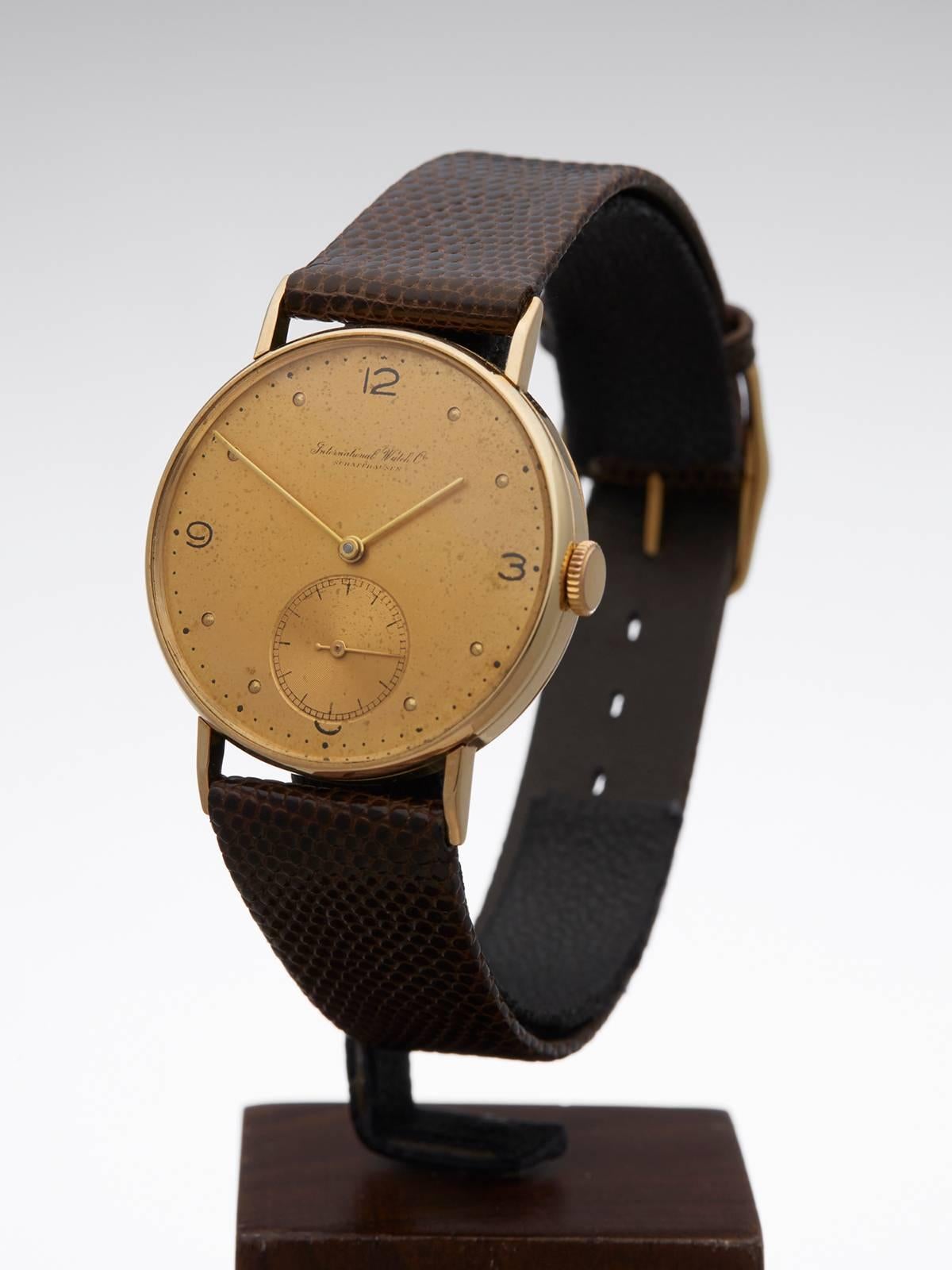 Ref 	COM780
Model Number 	1075770
Condition 	9 - Excellent condition
Gender 	Unisex
Age 	1941
Case Diameter 	33 mm
Case Size 	32.5mm
Box & Papers 	Box Only
Movement 	
Case 	14k Yellow Gold
Dial 	Champagne
Bracelet 	Brown lizard leather
Strap