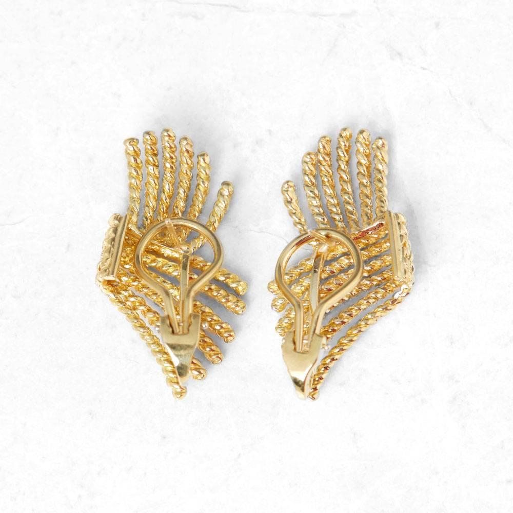Code: COM967
Brand: Tiffany & Co.
Description:  18k Yellow Gold Rope Design Schlumberger Earrings
Accompanied With: Presentation Box
Gender: Ladies
Earring Length: 3.2cm
Earring Width: 1.8cm
Earring Back: Omega
Condition: 9
Material: Yellow