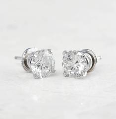 Boucles d'oreilles en diamant de 4::03 carats certifiées par le GIA de Cartier