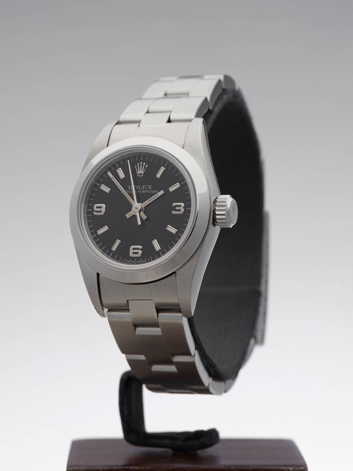 Ref: W3176
Model: 67180
Serial: U15****
Condition: 9 - Excellent condition
Age: 27th December 1997
Case Diameter: 26 mm
Case Size: 26mm
Box and Papers: Box, Manuals and Guarantee
Movement: Automatic
Case: Stainless Steel
Dial: Black Baton
Bracelet: