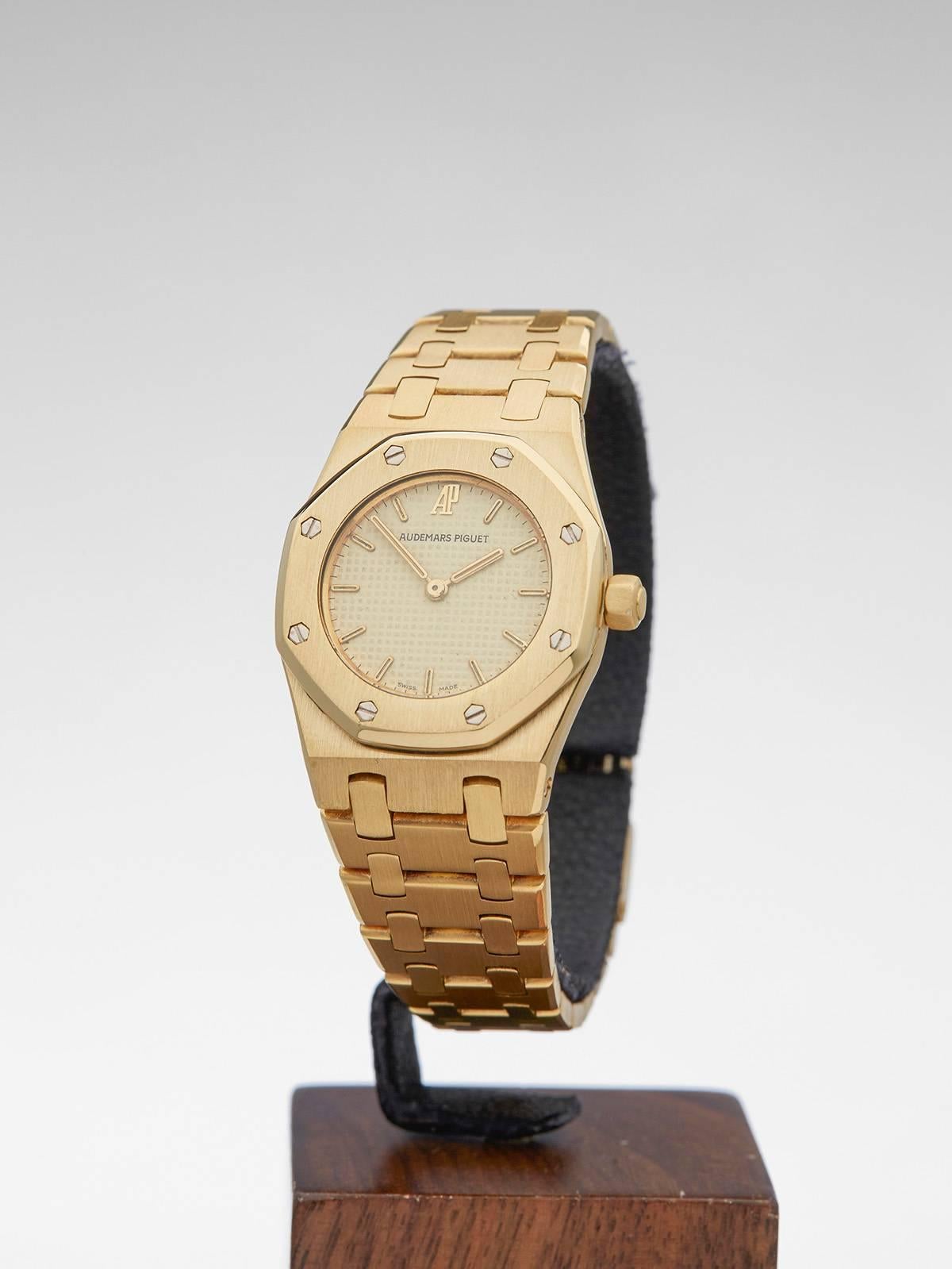 Ref: W3303
Model: BA66131.516BA
Serial: C28********
Condition: 9 - Excellent condition
Age:	14th November 1986
Case Diameter: 25 mm
Case Size: 25mm
Box and Papers: Xupes Presentation Pouch and Guarantee
Movement: Quartz
Case: 18k Yellow Gold
Dial: