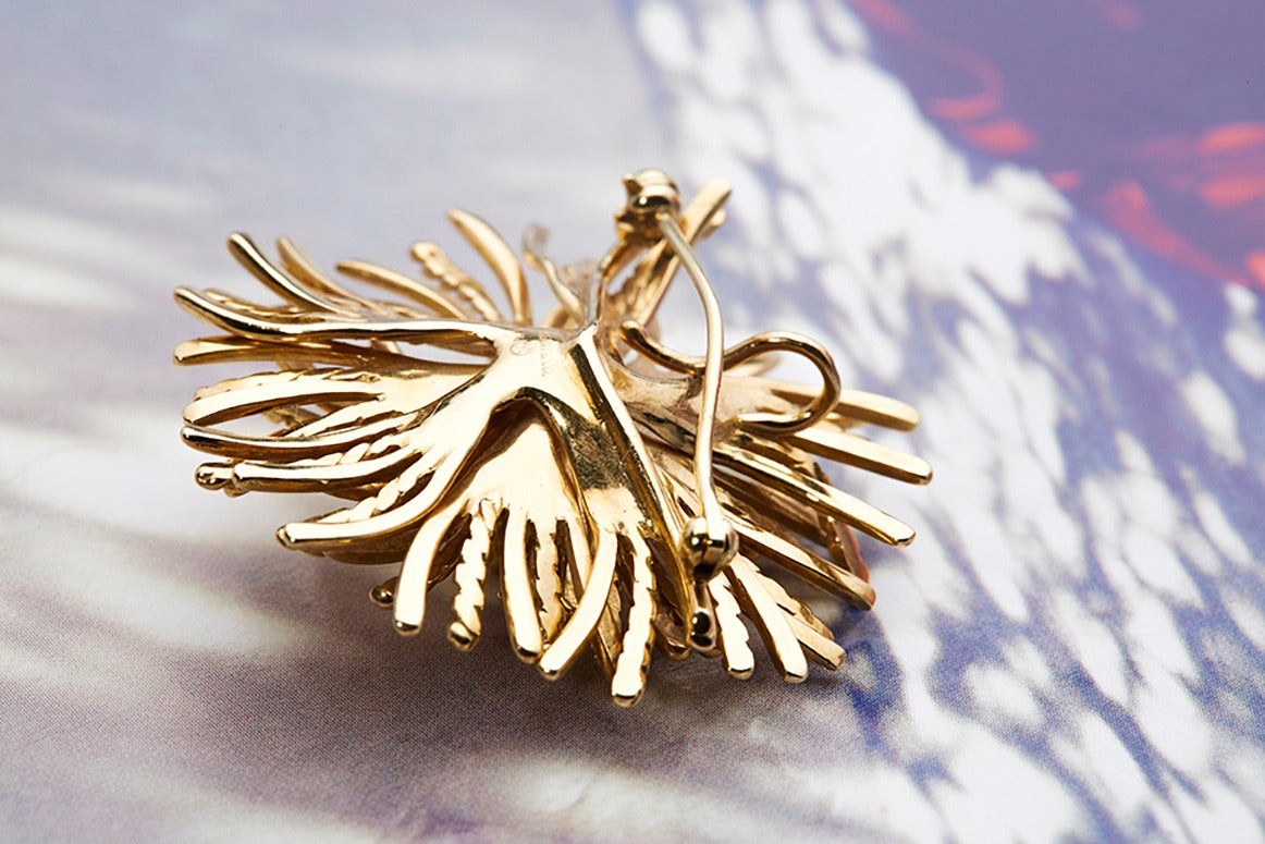 Specification 
- 18k Yellow Gold
- Can be worn as a brooch or pendant

This item has been fully inspected in house. Our experts check all jewellery with the utmost care and attention to detail. We also run a strict history and authenticity check