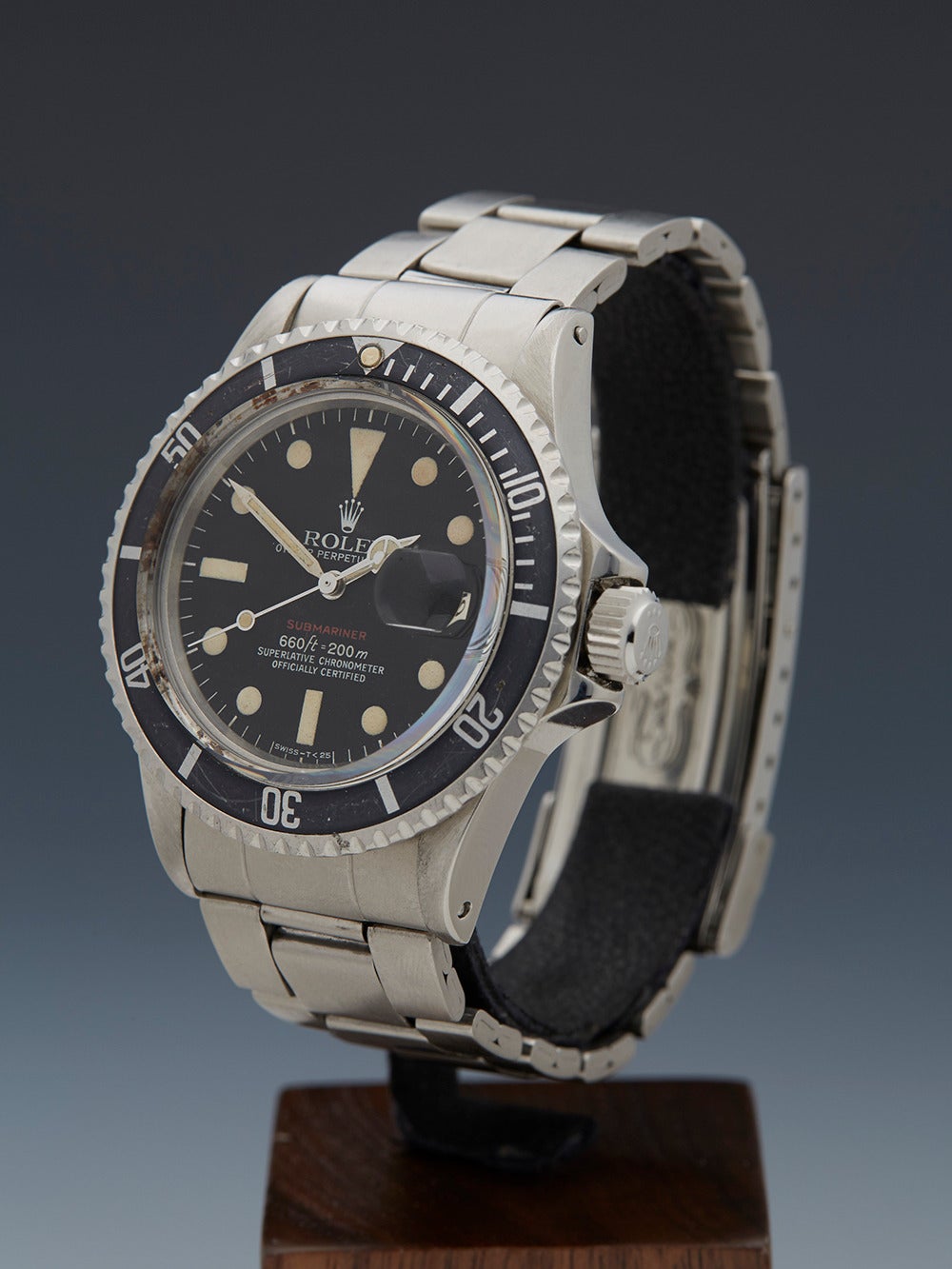 Specifications

Movement: Automatic 
Case: Stainless Steel
Case Diameter: 40mm
Dial: Black Single Red
Bracelet: Stainless Steel
Strap Length: Adjustable up to 20cm
Strap Width: At Case - 20mm. At Buckle - 16mm
Buckle: Stainless Steel