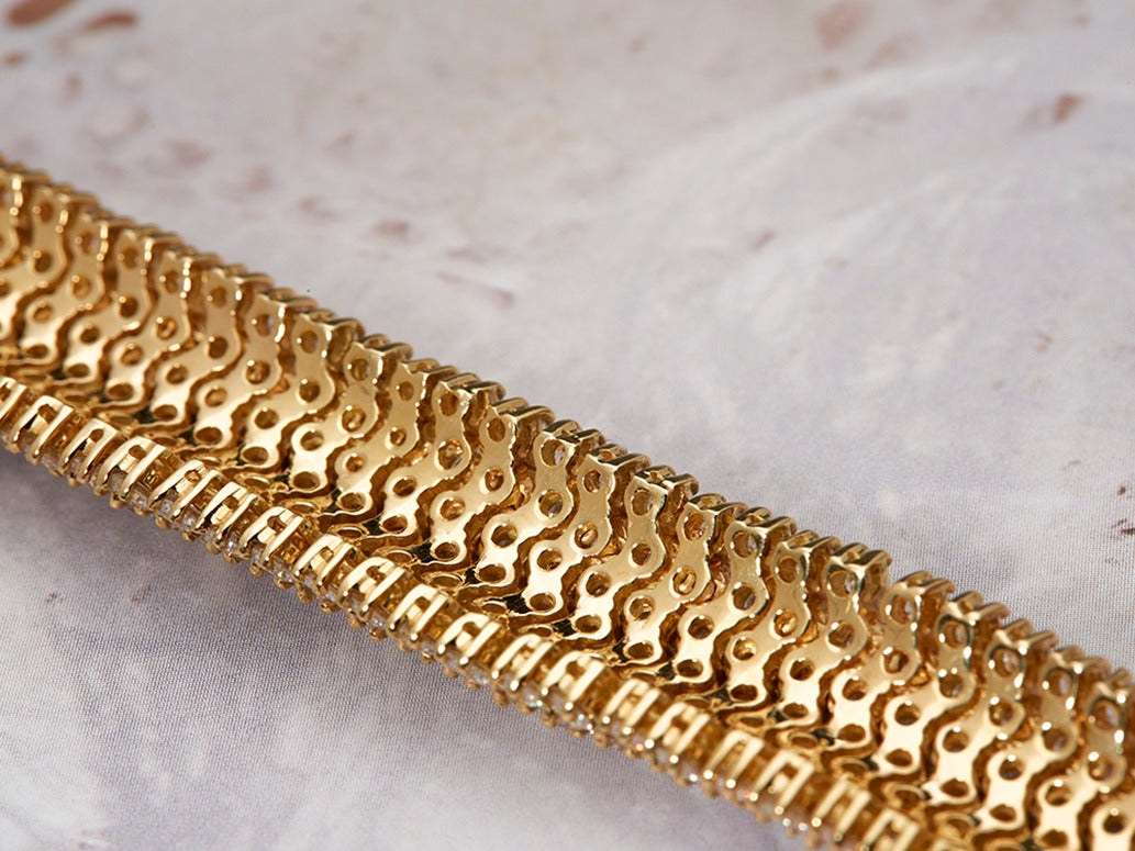 Diamond Gold Cluster Link Bracelet In Excellent Condition In Bishop's Stortford, Hertfordshire