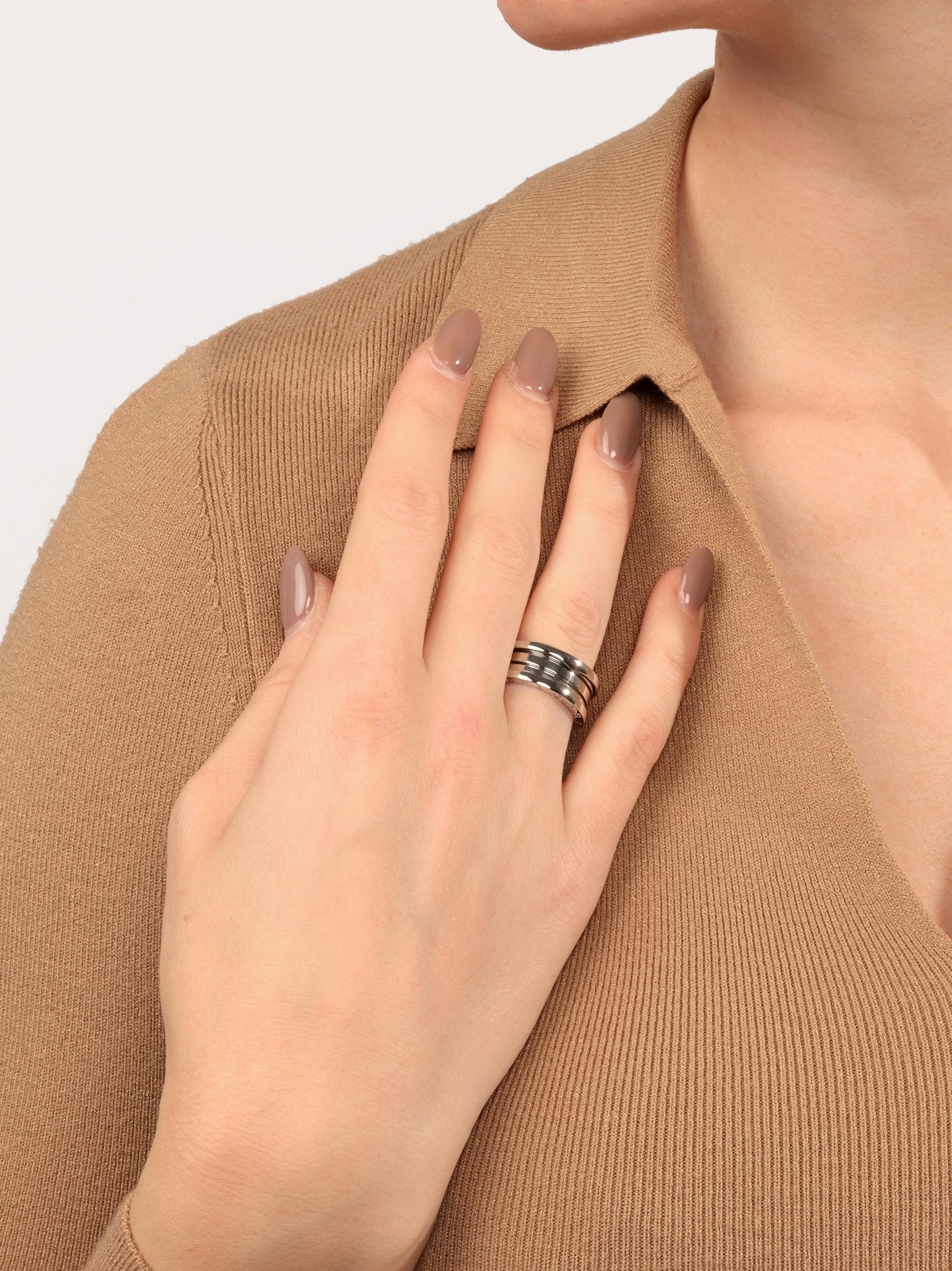 Bulgari 18ct Weißgold Drei Reihen B.zero1 Ring

Details zum Produkt
Xupes Ref: J777
Marke: Bulgari
Modell: Dreireihiger B.zero1 Ring
Art: Ring
UVP: £2.810
MATERIAL(e): 18 Karat Weißgold
UK Ringgröße: K
EU Ringgröße: 50
US Ringgröße: 5