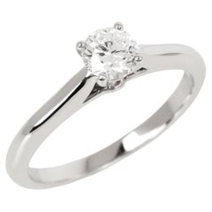 Cartier-Ring aus Platin mit einem Solitärdiamanten im Brillantschliff (0,33 ct), 1895