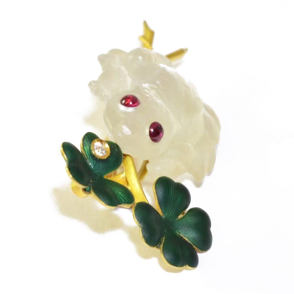 Carved Moonstone Frog Brooch In Excellent Condition For Sale In London, GB
