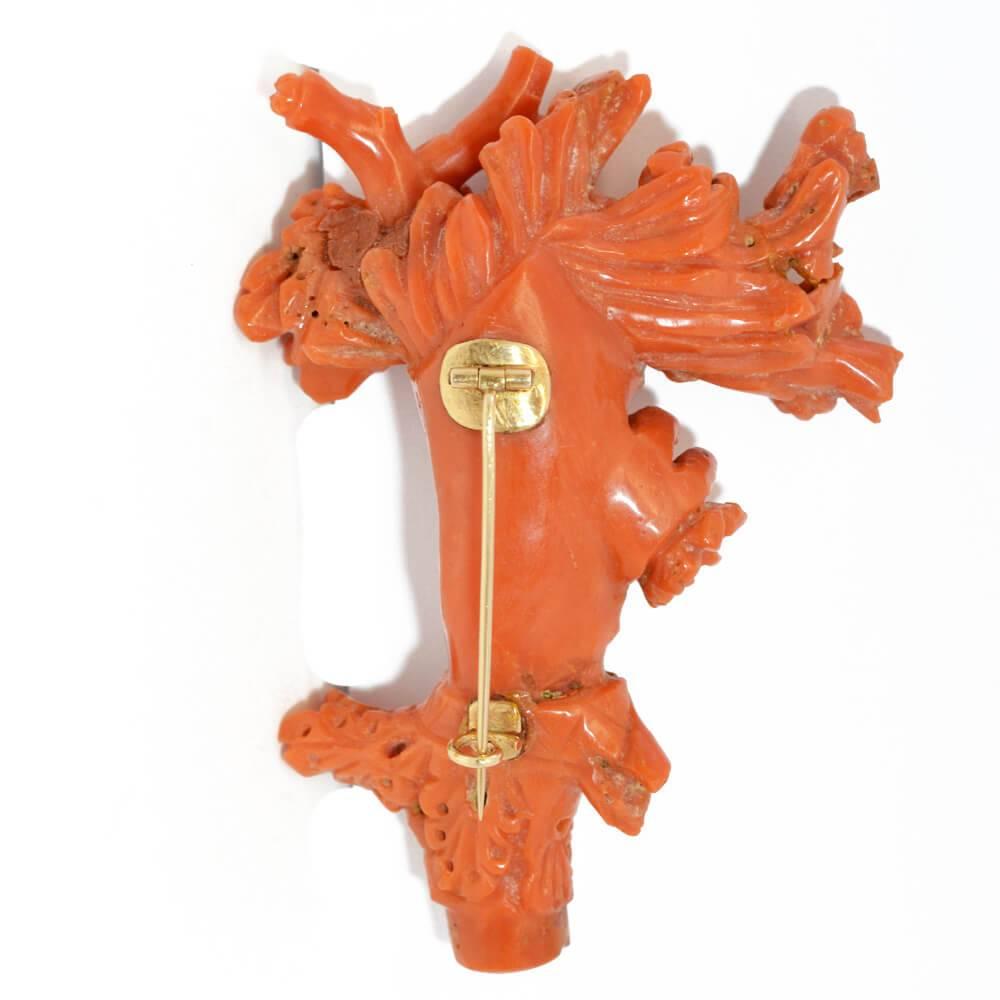 Antique Neapolitan Carved Coral Hand Brooch In Excellent Condition In London, GB