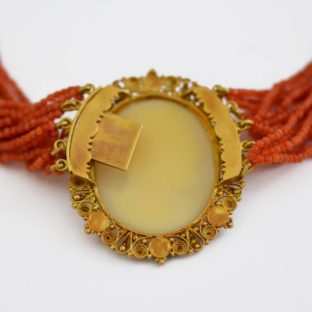 Antique Italian Coral Gold Cameo Suite In Excellent Condition For Sale In London, GB