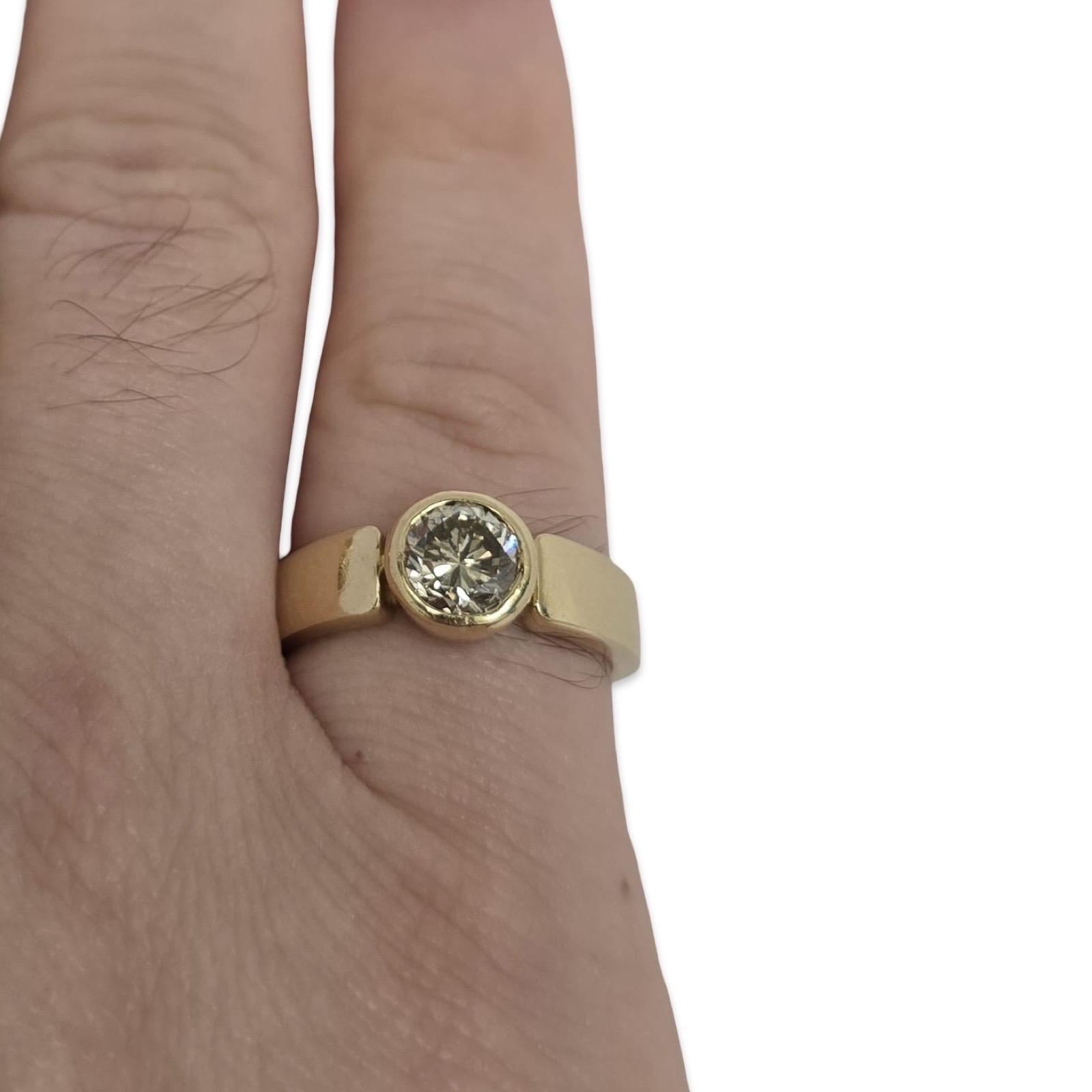 Anello moderno con castone in oro 14K e diamante naturale marrone chiaro certificato GIA In condizioni buone in vendita a Miami, FL
