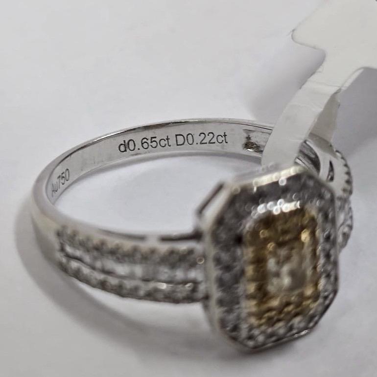 Bague en or blanc 18 carats avec halo de diamants jaunes et blancs, 0,87 ct au total en vente 1