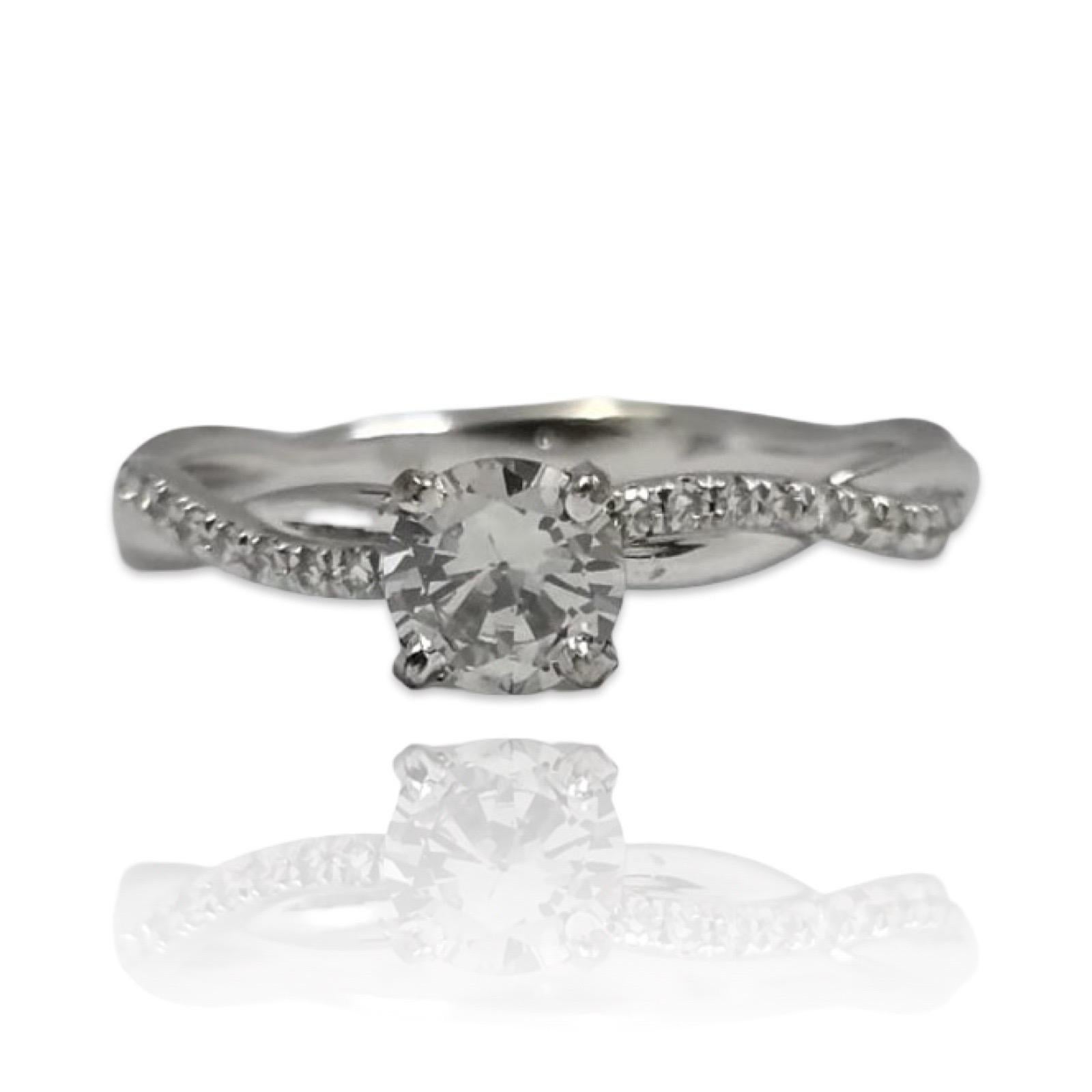 Bague en or blanc 14K certifiée GIA 0.43 carat Fancy Natural Faint Gray Diamond Ring en vente 1