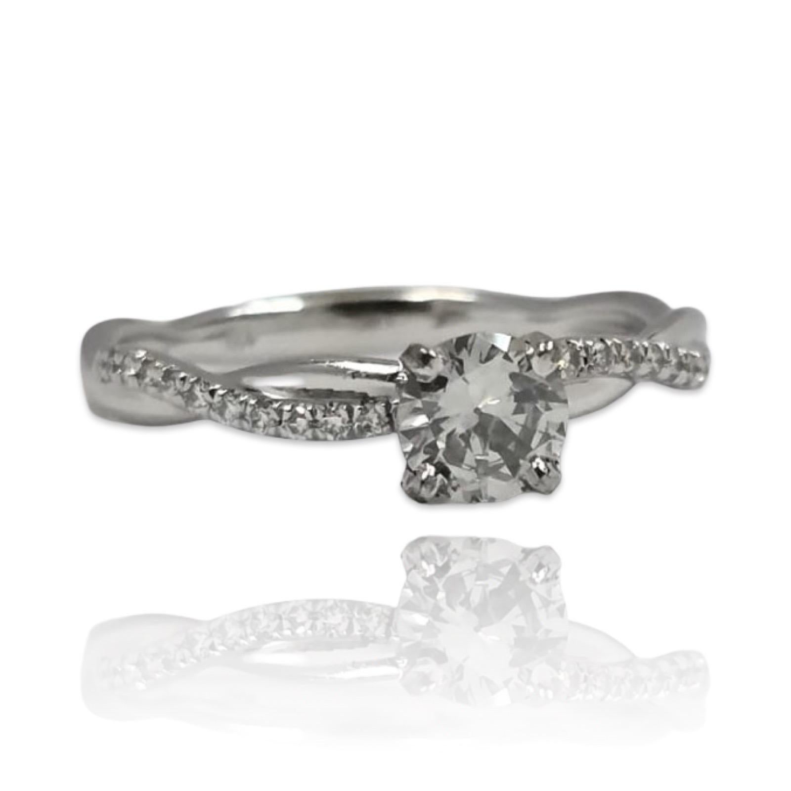 Taille ronde Bague en or blanc 14K certifiée GIA 0.43 carat Fancy Natural Faint Gray Diamond Ring en vente