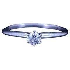Tiffany 
Co. Anello di fidanzamento solitario con diamante in platino .20ct H/Vs1