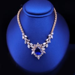 Saphir bleu et diamant. Fabriqué en Italie en or jaune 18 carats