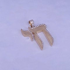 Maßgefertigter großer Chai-Anhänger mit Diamanten aus 14-karätigem Gelbgold