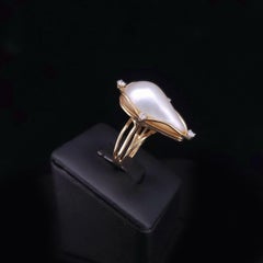 Maßgefertigter Vintage-Ring aus Perlmutt in 14-karätigem Gelbgold
