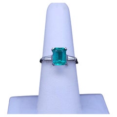 Bague faite main en platine, sertie d'une émeraude et de diamants, ajustable