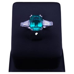 Bague sur mesure en platine, sertie d'une émeraude et de diamants, ajustable