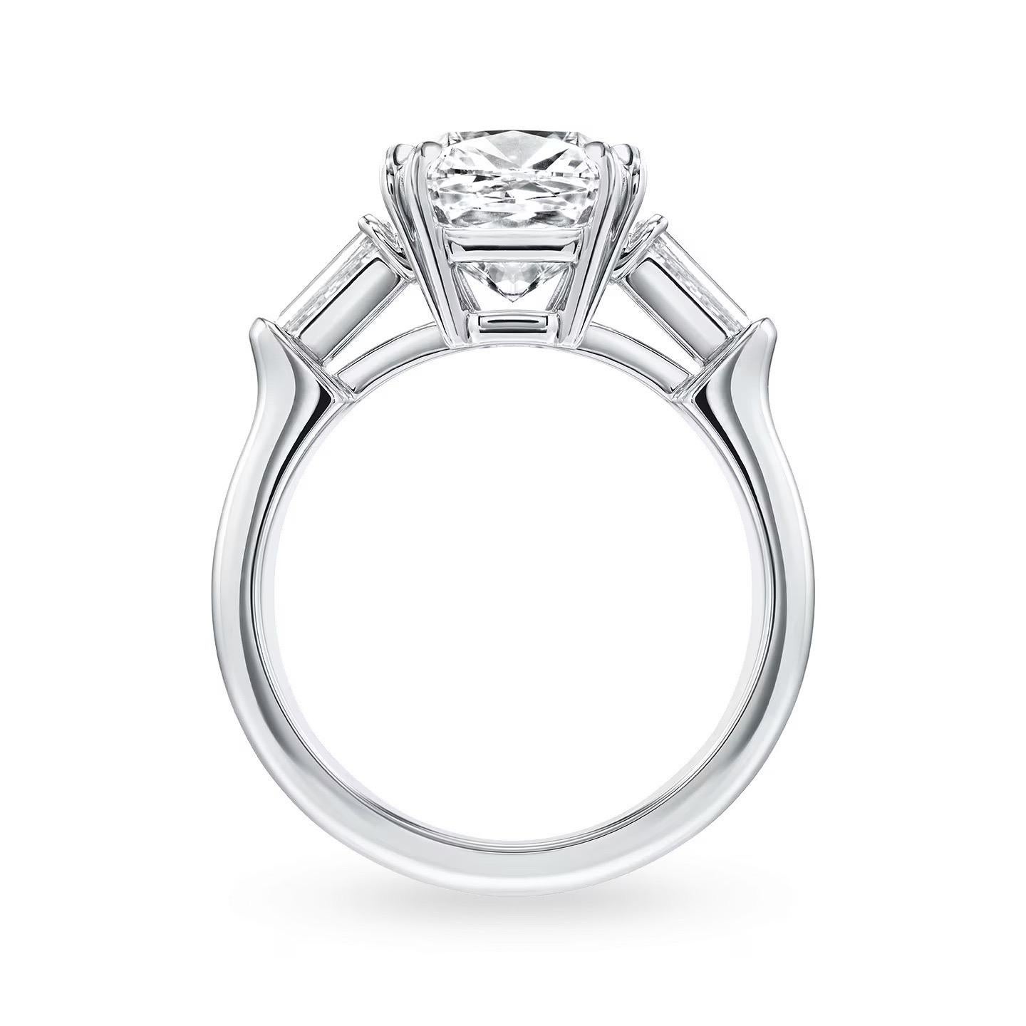 Women's or Men's Beauvince Cushion Cut 3 Stone Engagement Ring (3.02 ct HVS1 GIA Diamond) For Sale