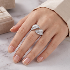 Anello Beauvince Leaf Wrap Diamond (1,39 carati di diamanti) in oro bianco