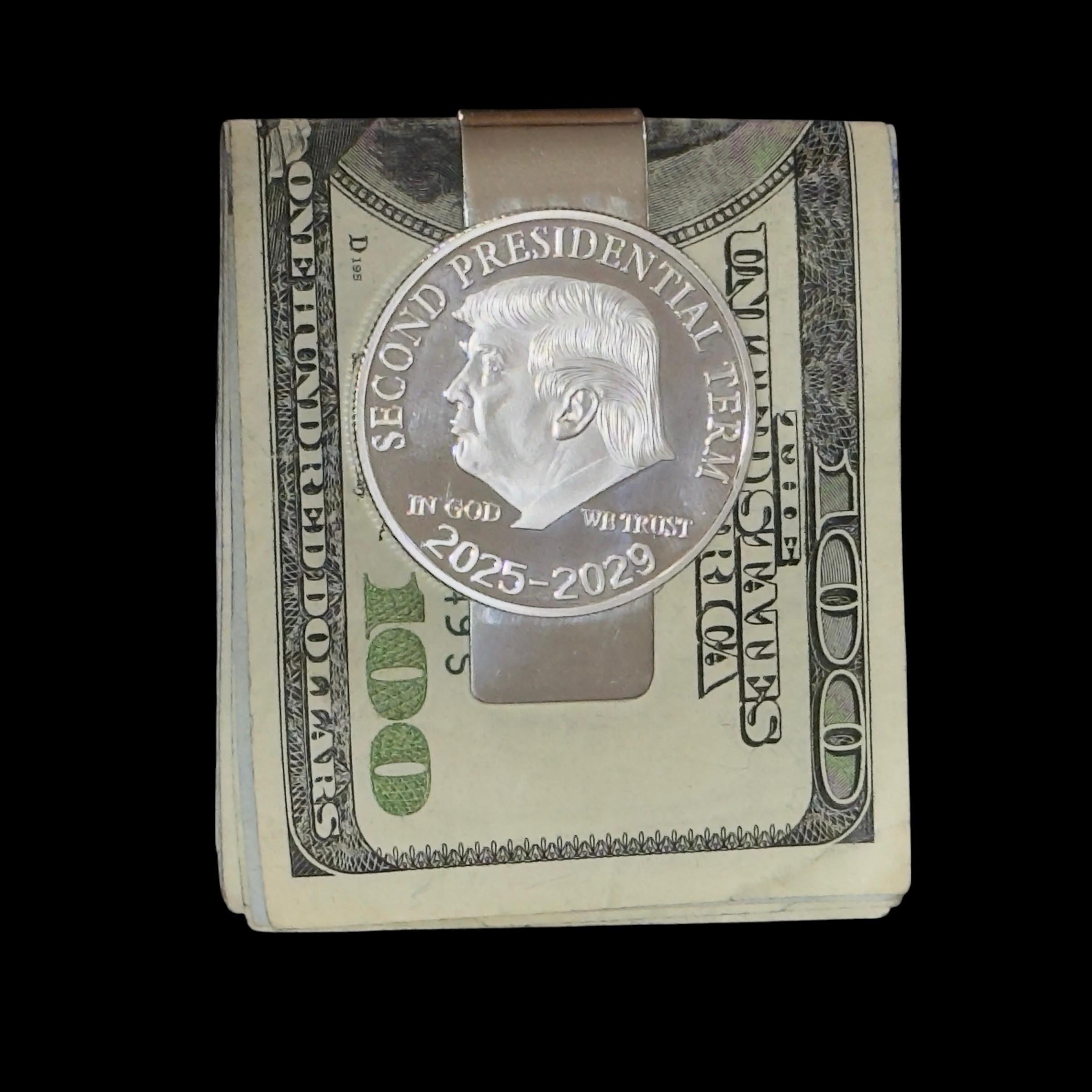 Autentico fermasoldi Tiffany & Co. in argento Sterling Estate TIF905

Possiedi un pezzo di storia politica con questo fermasoldi di Tiffany & Co. con una moneta commemorativa del secondo mandato presidenziale di Donald Trump (2025-2029).

Un audace