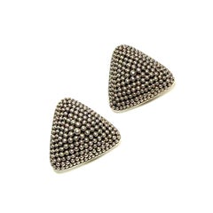 Pendientes de clip con cuentas triangulares tipo caviar de la colección John Hardy Estate, en plata de ley, JH118