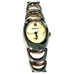 Reloj de mujer Gucci, acero inoxidable recién pulido / pila G56