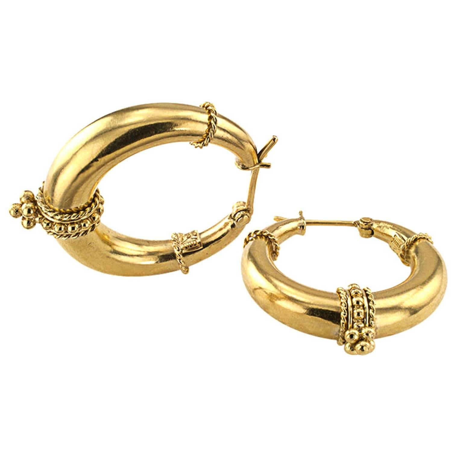 Temple St. Clair Gold Hoop Earrings In Excellent Condition In Los Angeles, CA