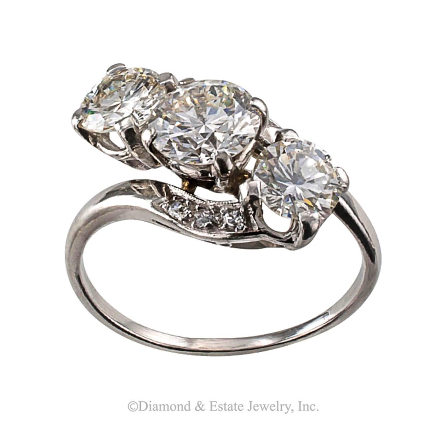 Mid Century Three Stone Diamond Platinum Ring In Excellent Condition In Los Angeles, CA