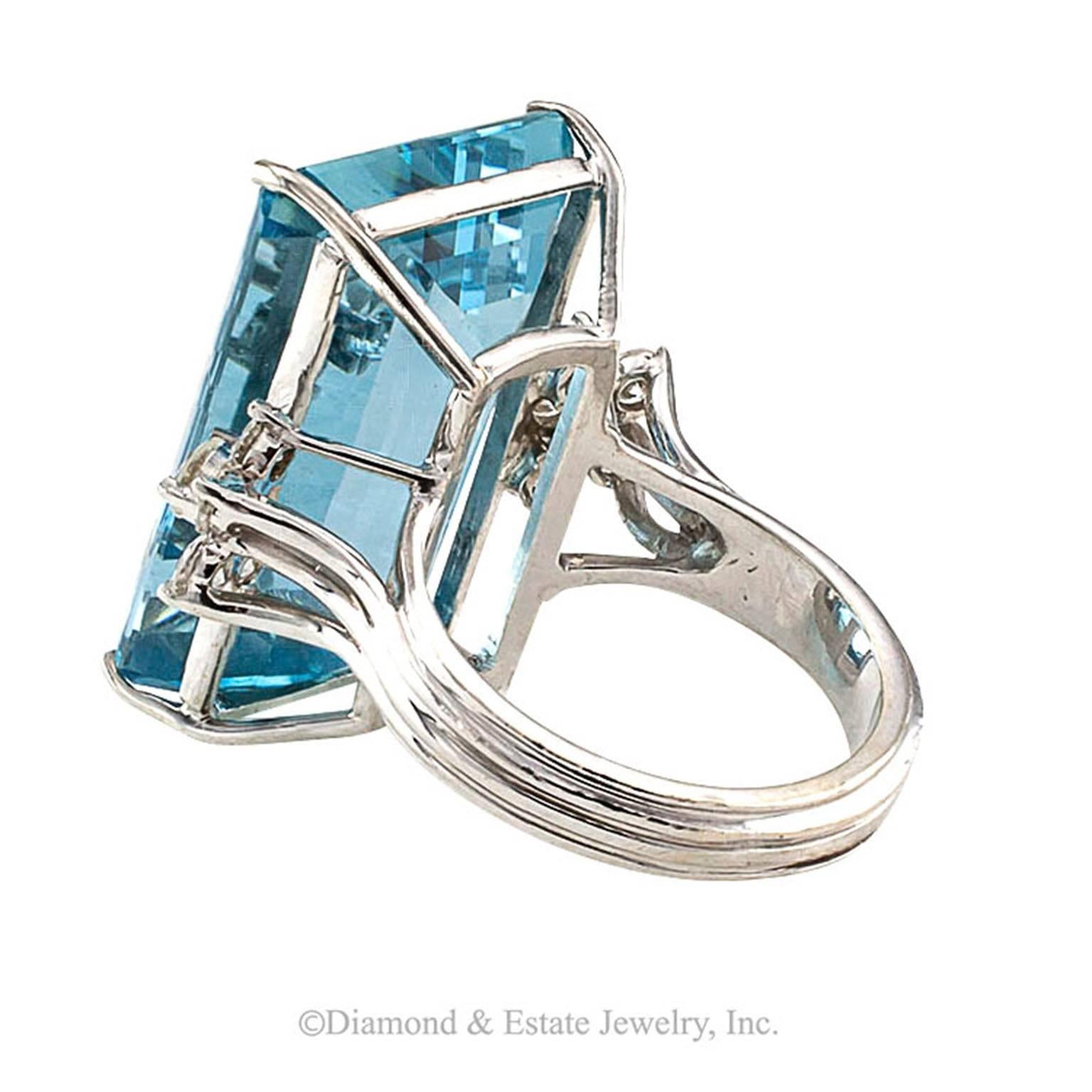 Women's or Men's Midcentury Aquamarine Diamond Gold Ring
