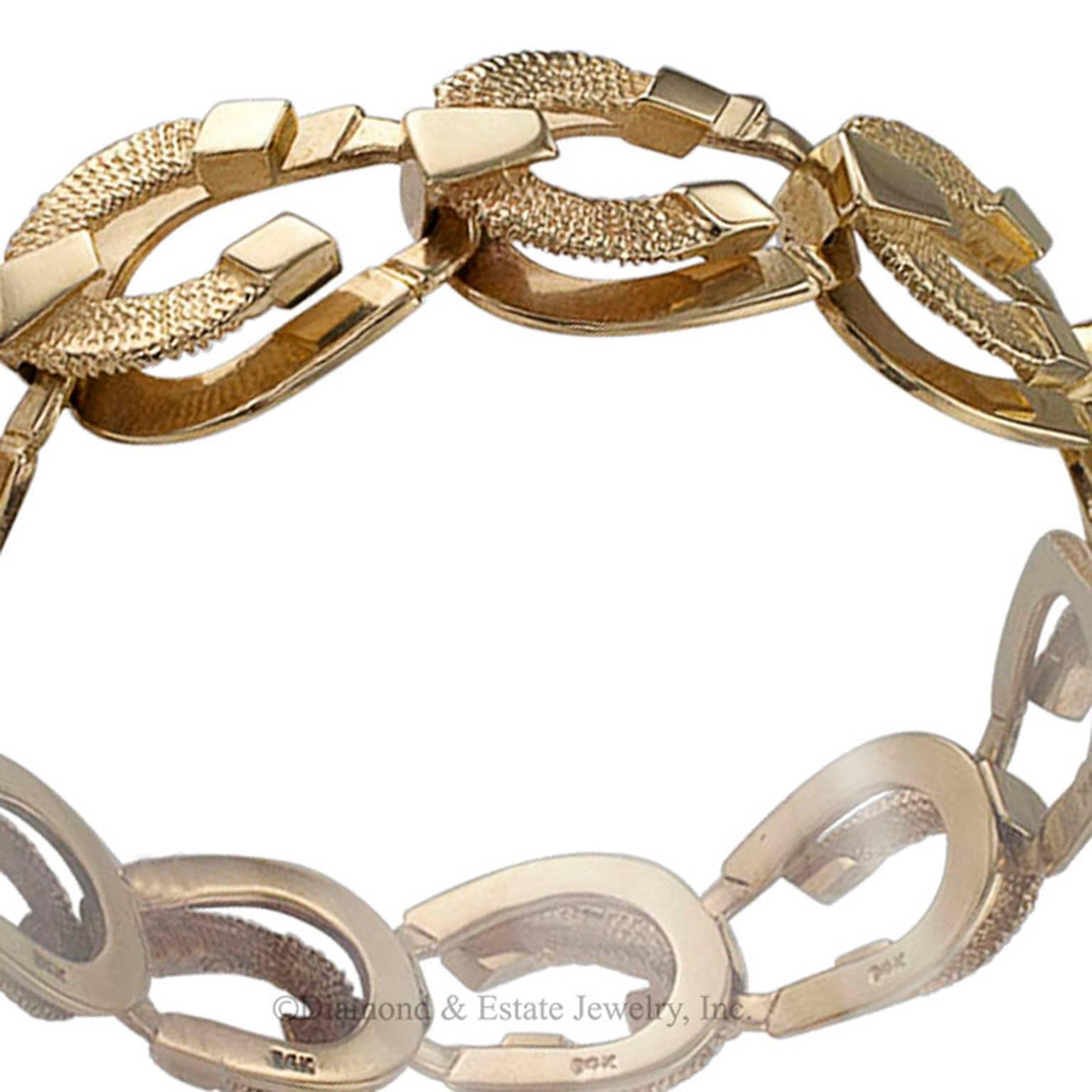 1950s Horseshoe Gold Link Bracelet In Excellent Condition In Los Angeles, CA