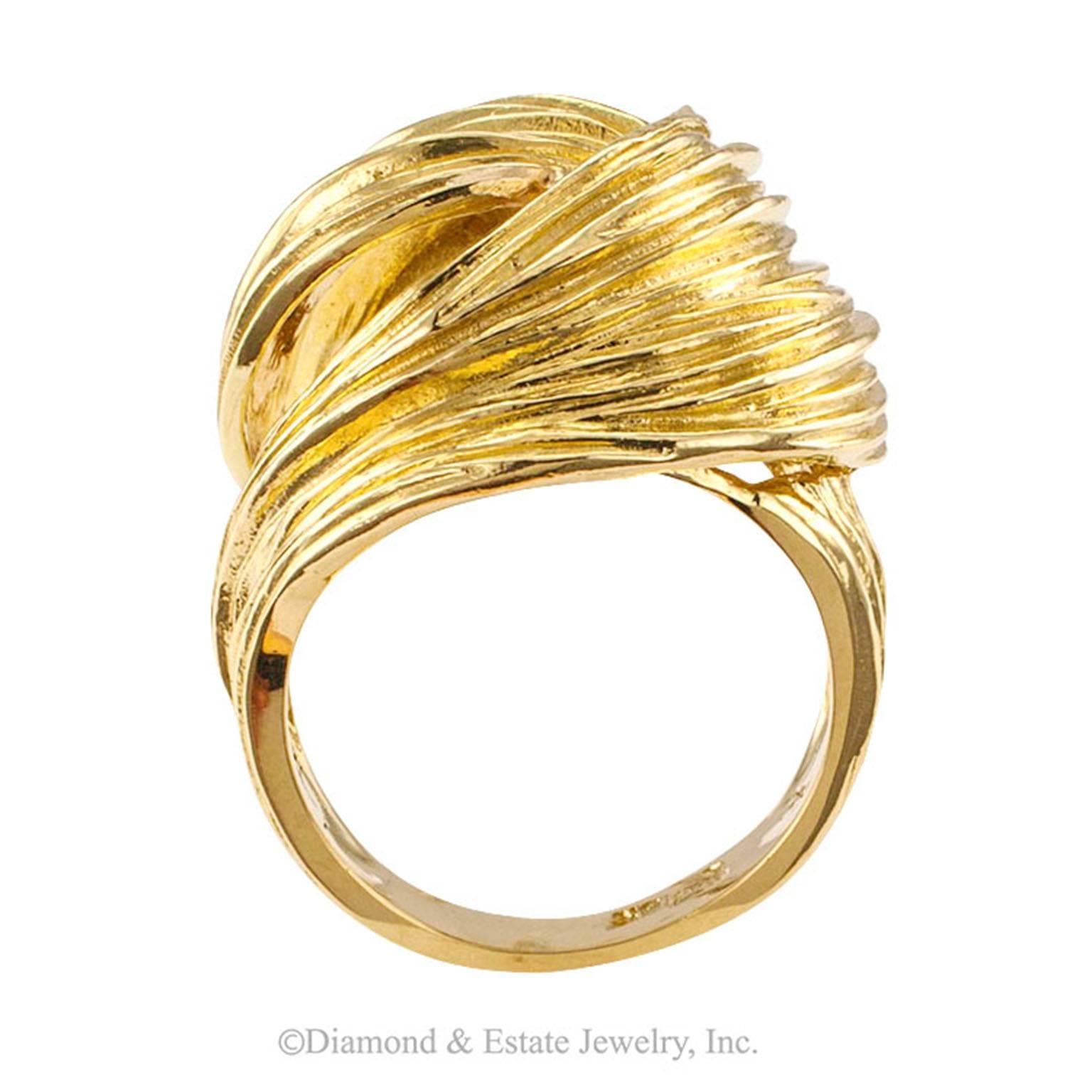 1960er Jahre Gold gewirbelter Kuppelring (Zeitgenössisch)