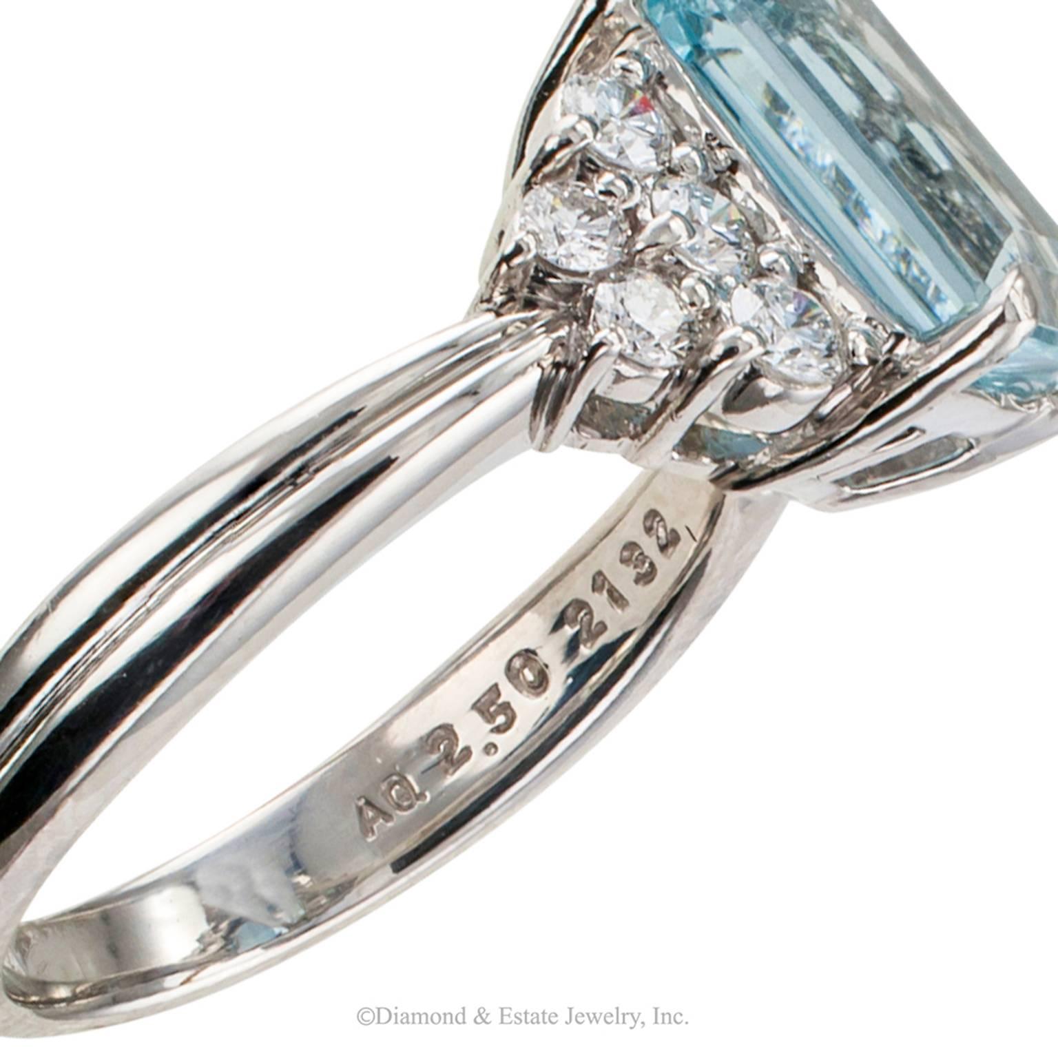 2.50 Carat Emerald Cut Aquamarine Diamond Platinum Ring In Excellent Condition In Los Angeles, CA