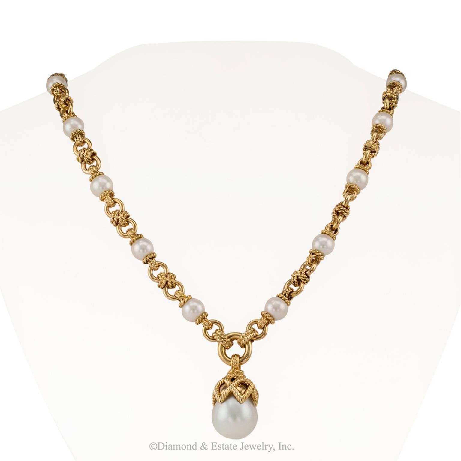 Cultured Pearl South Sea Pearl Gold Necklace In Excellent Condition In Los Angeles, CA