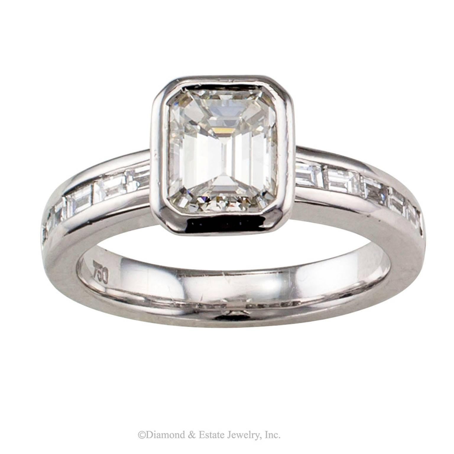 1.08 Carat Emerald Cut Diamond Engagement Ring In Excellent Condition In Los Angeles, CA