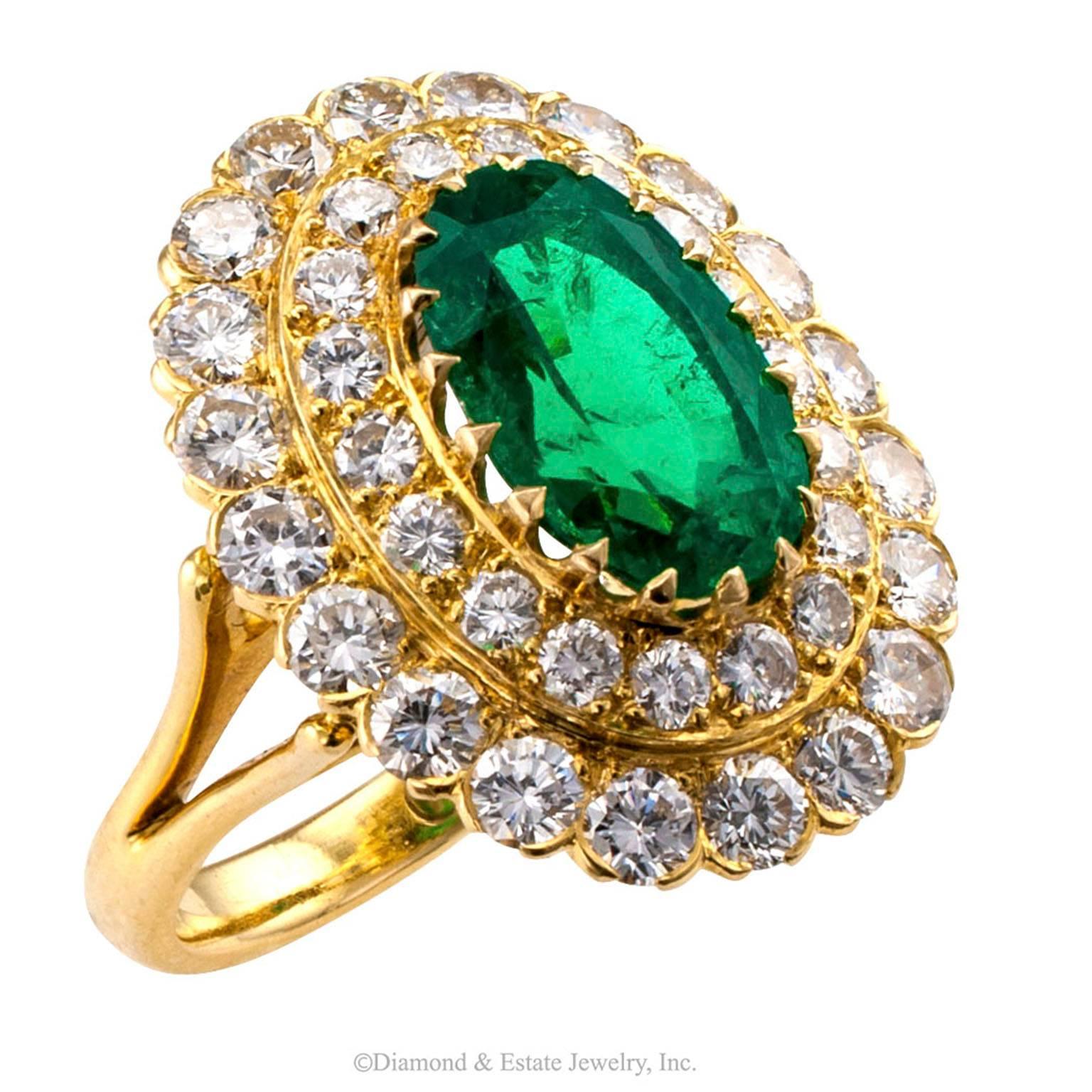 Women's Oval Colombian Emerald Diamond Gold Ring