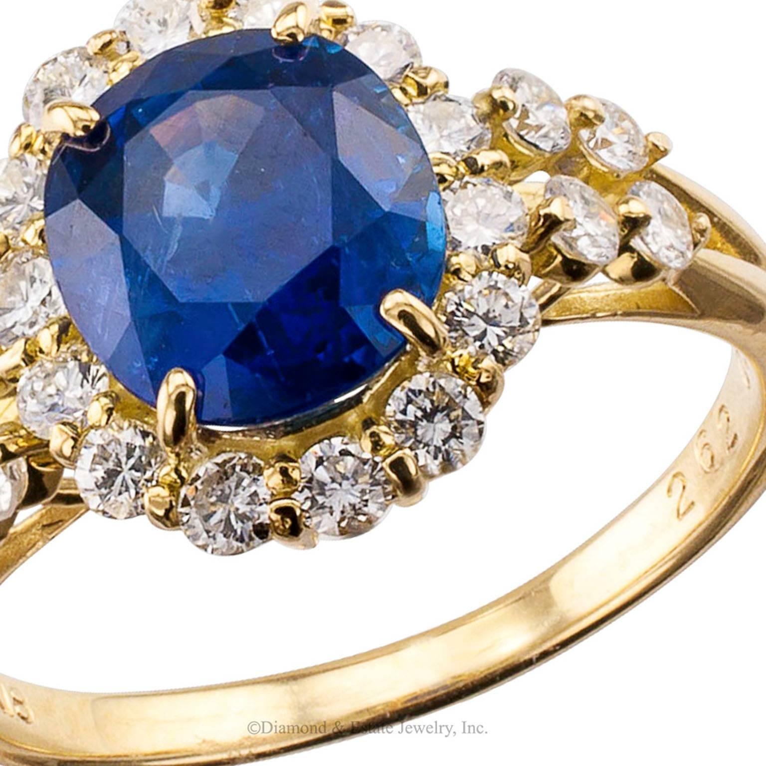 Sapphire Diamond Gold Cluster Ring In Good Condition In Los Angeles, CA